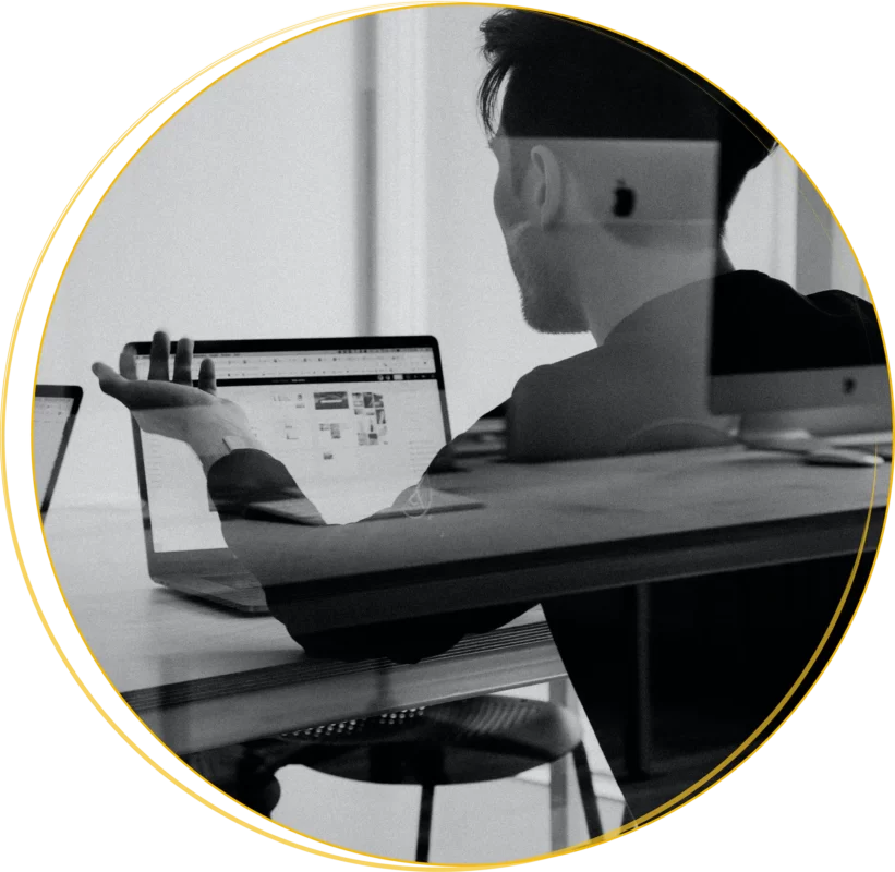 CMO como Serviço em reunião de alinhamento com equipe de especialistas