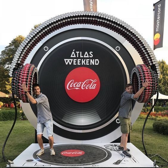 Espaço instagramável em evento da Coca-Cola 